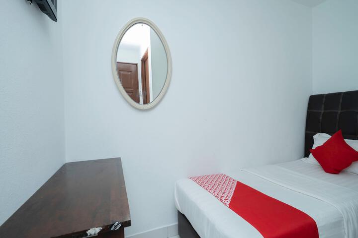 Room 8 of 34