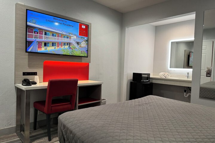 1 Queen Bed (8 of 44)