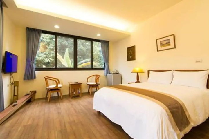 Room 2 of 16