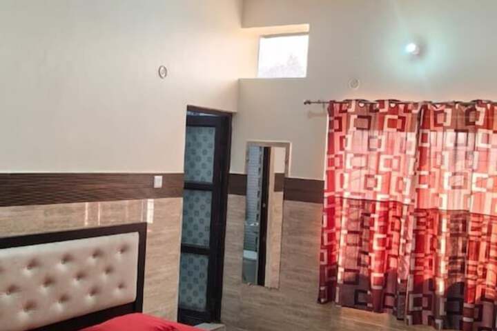 Room 2 of 7