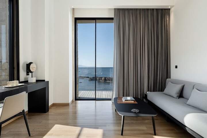 Room 10 of 62