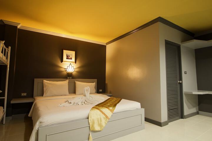 Room 15 of 47