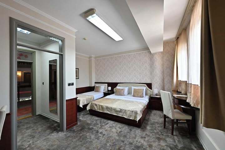 Room 12 of 93