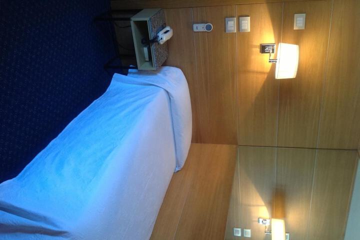Room 7 of 43
