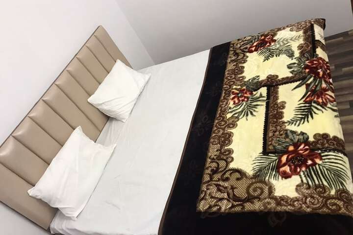 Room 6 of 24