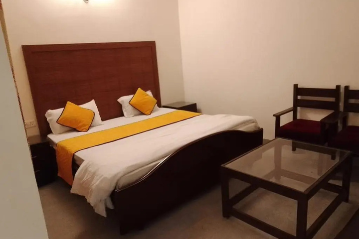 Room 2 of 6