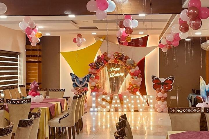 Ballroom/Hall 69 of 77