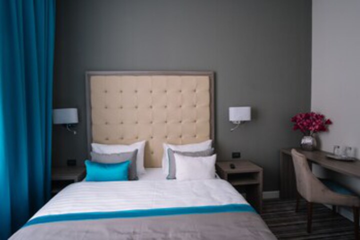 Room 27 of 48