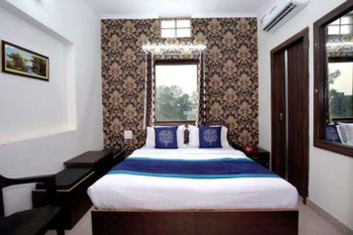 Room 13 of 22