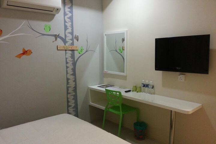 Room 17 of 38