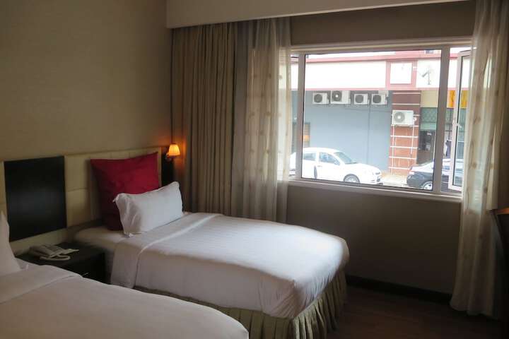 Room 9 of 40