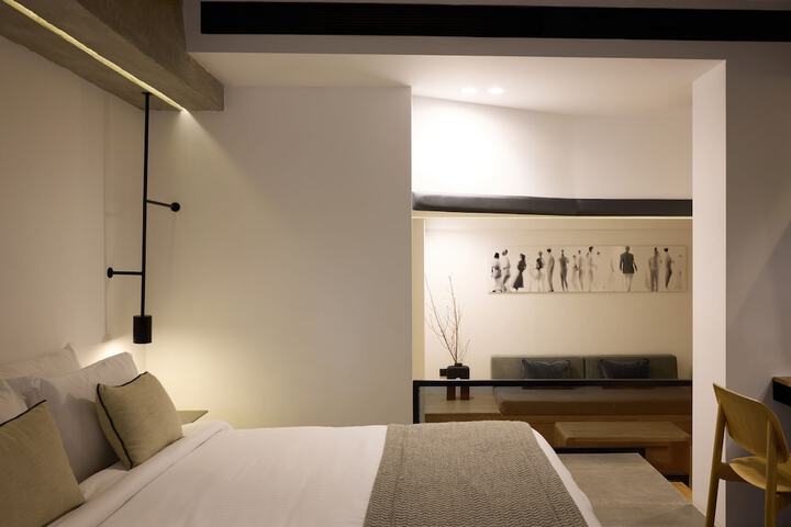 Room 32 of 71
