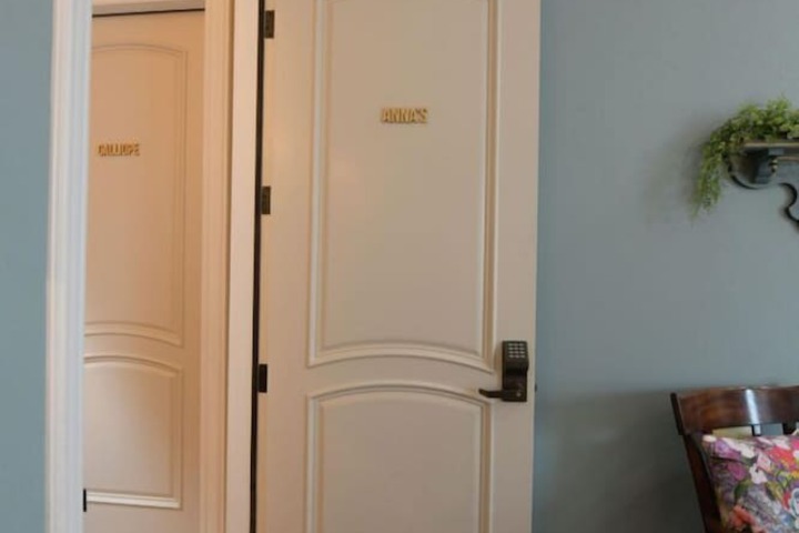 Room 12 of 32
