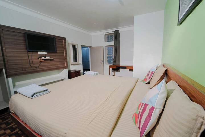 Room 17 of 36