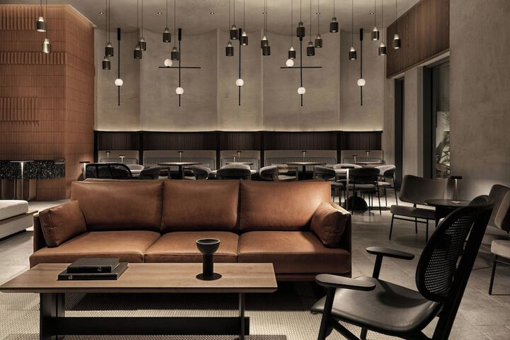 Lounge 79 of 99