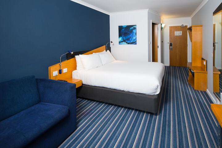 Room 8 of 28