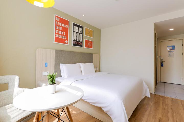 Room 6 of 34