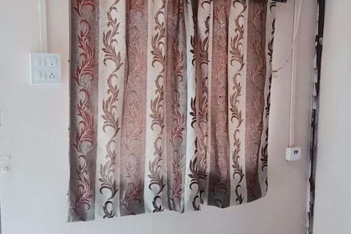 Room 11 of 102