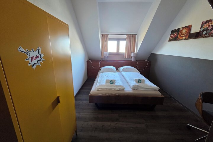 Room 3 of 20