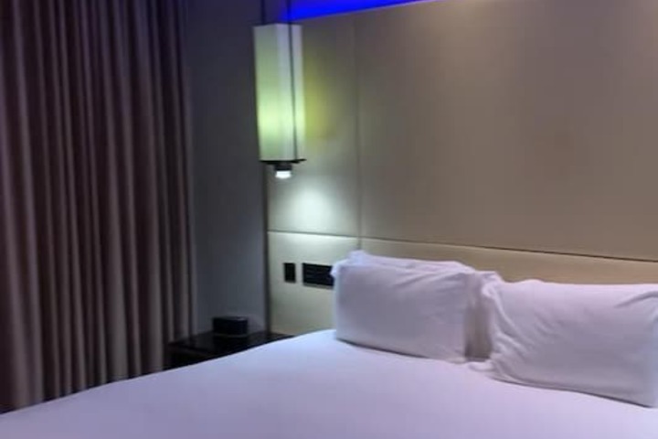 Room 21 of 34
