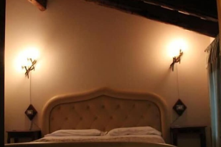 Room 17 of 60