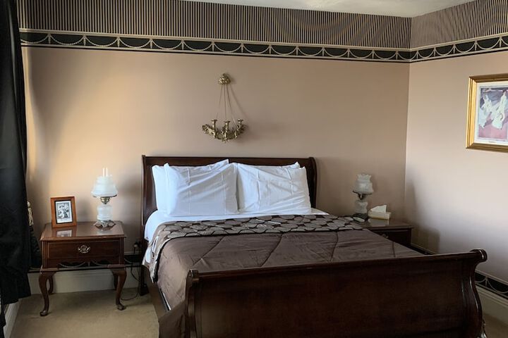 Room 10 of 37