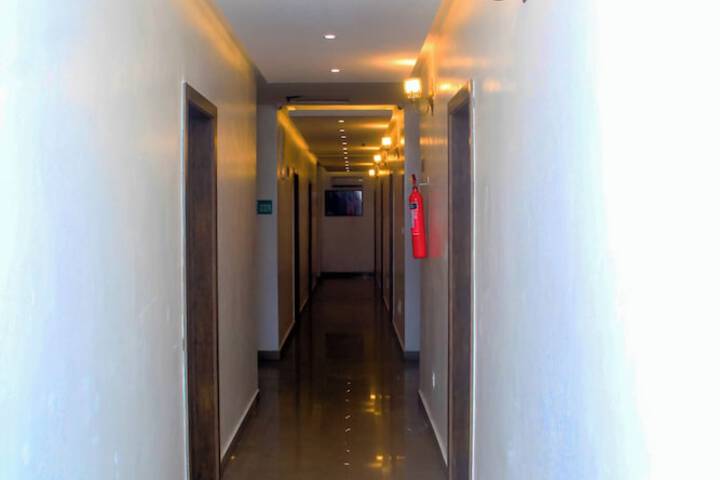 Ballroom/Hall 24 of 26