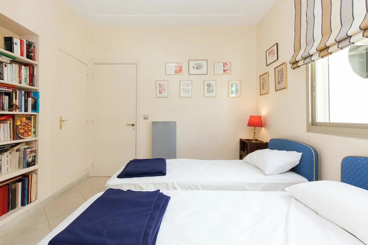 Room 3 of 10