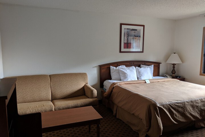 Suite Single Jetted Tub (1 of 4)