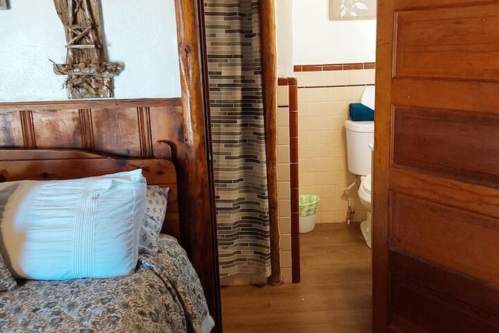 Room 2 of 10