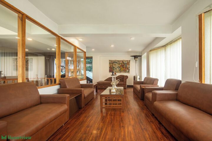 Lounge 65 of 81