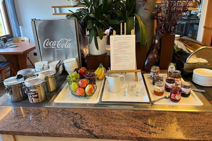 Breakfast/Coffee Service 75 of 112