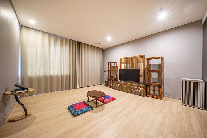 Room 13 of 94
