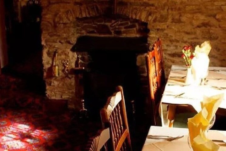 Dining 2 of 16