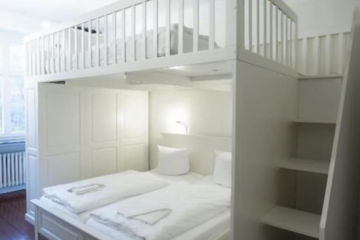 Room 12 of 34