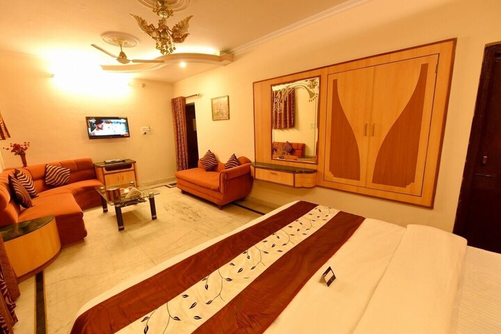 Room 9 of 34