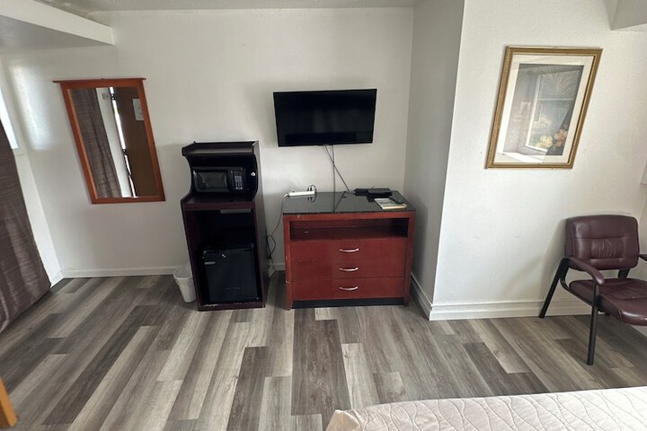 Room 7 of 14