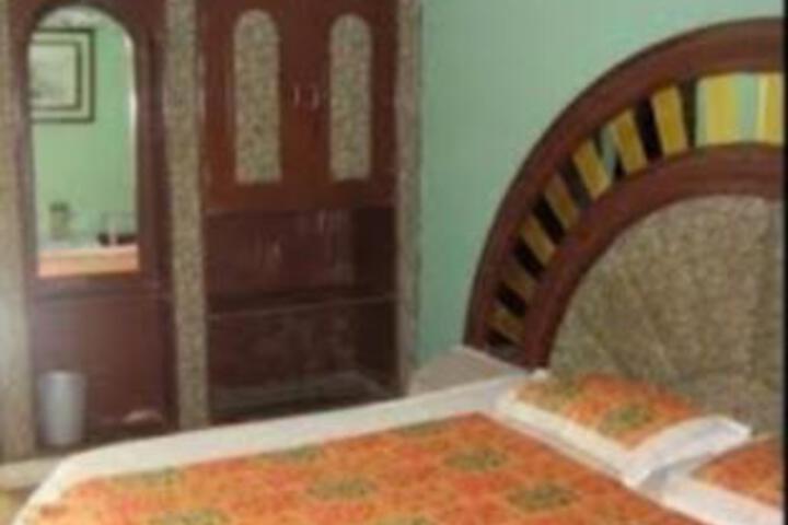 Room 4 of 5