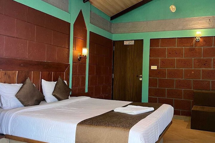 Room 2 of 62