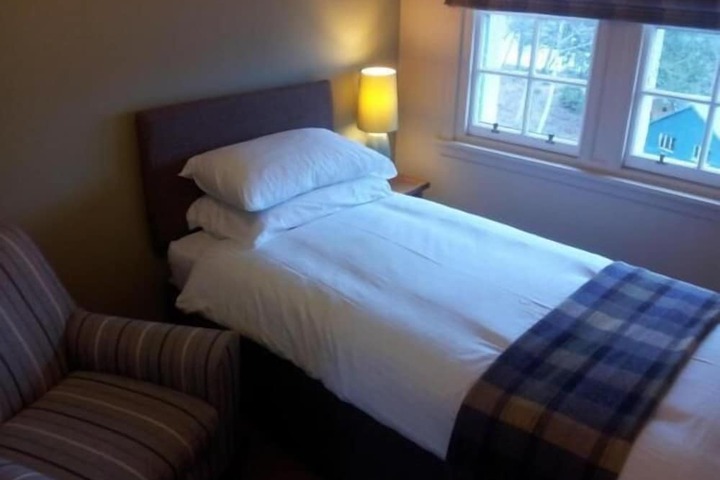 Room 10 of 25
