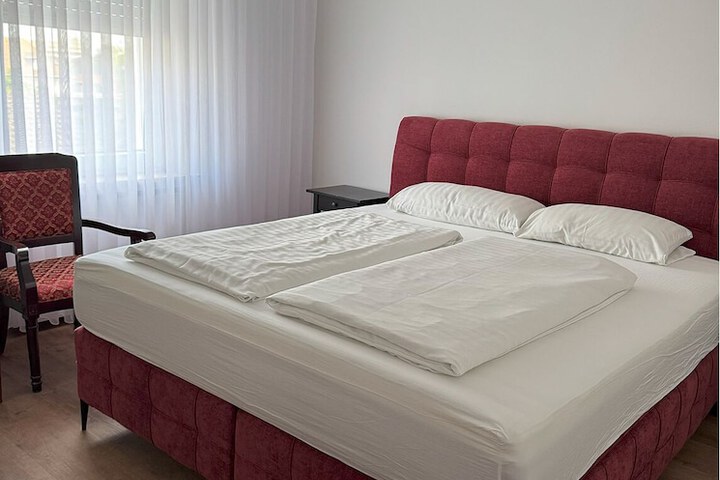 Room 4 of 25