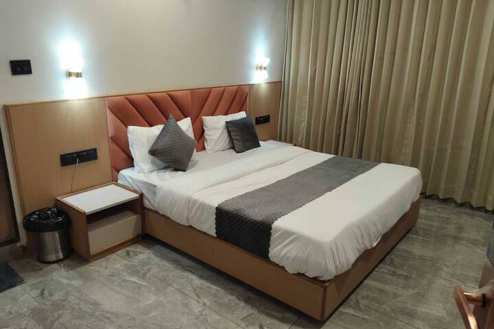 Room 9 of 26