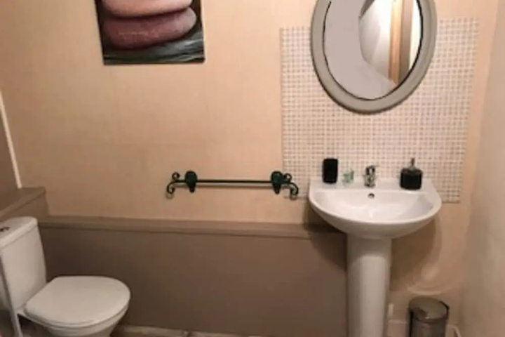 Room 9 of 17
