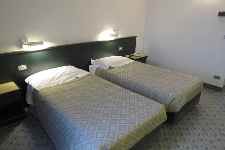 Room 10 of 31