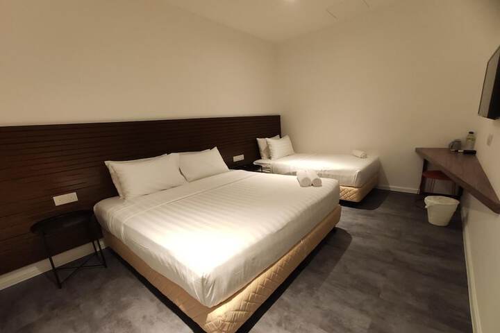 Room 5 of 31