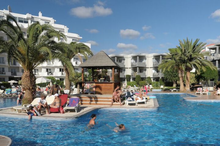 Hotel Pool