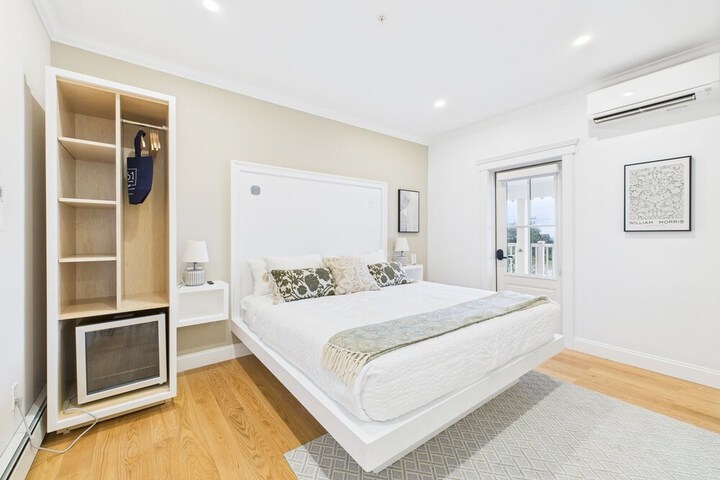 Room 72 of 209