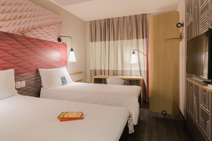 Room 11 of 31