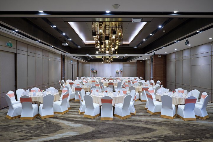 Ballroom/Hall 53 of 60