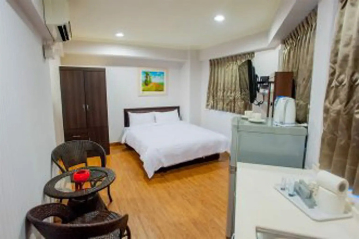 Room 5 of 15
